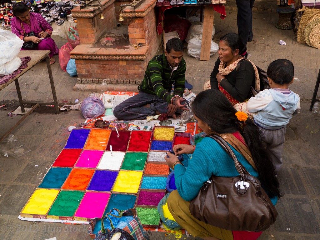 Tikka dye sellers lined the streets. 