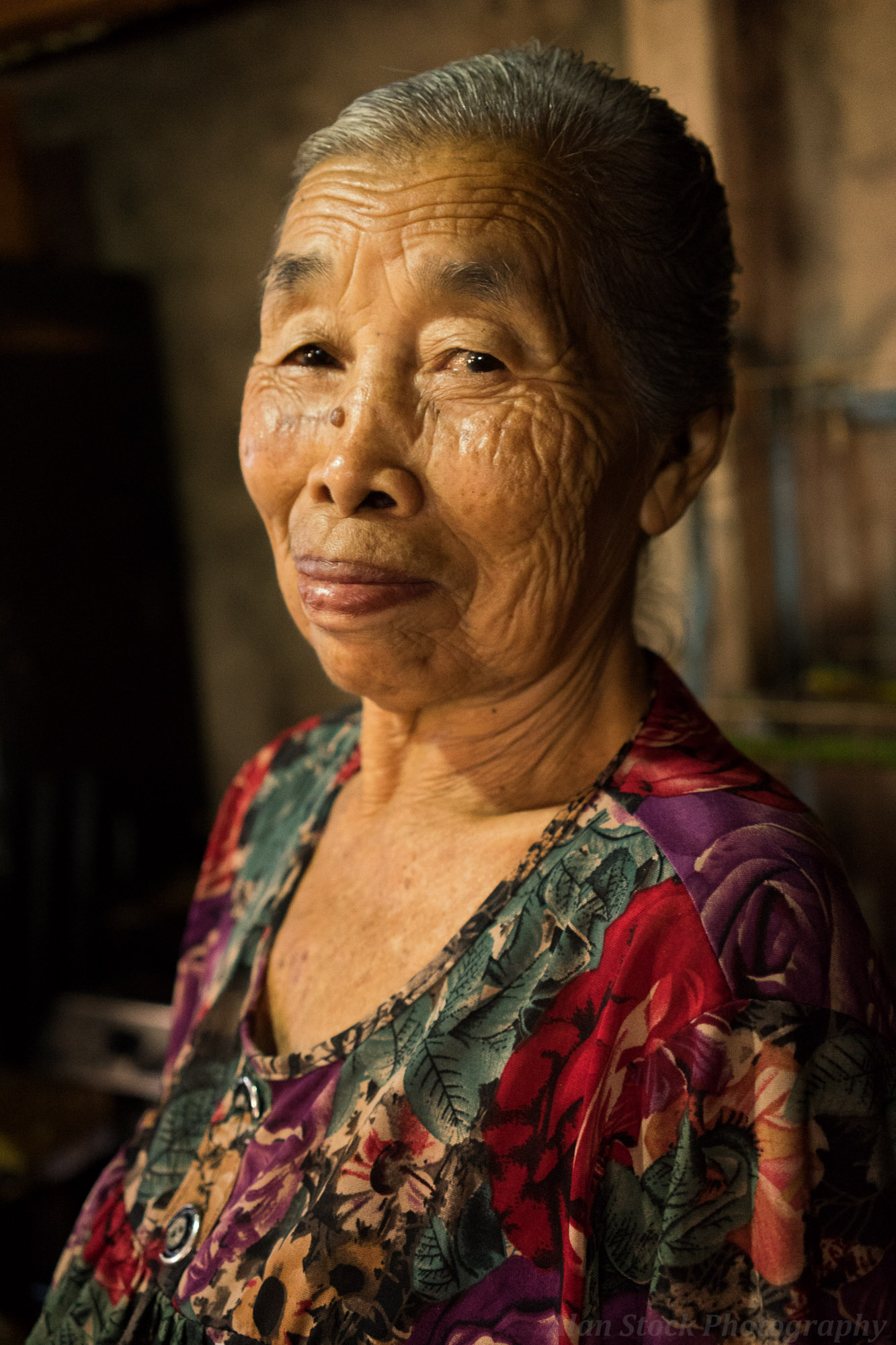 AlanStockPhotography-Bali-market-portrait-woman-old-stall-asian-smiling-01.